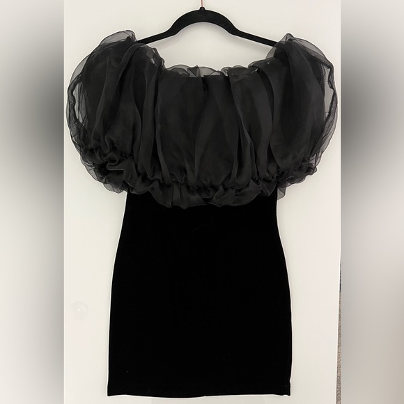 Zara VOLUMINOUS VELVET BLACK MINI DRESS - Picture 13 of 13